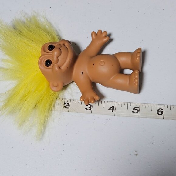 Vintage 90s Russ Troll for President Doll 5 inch Yellow Hair Brown Eyes T-Shirt - Picture 8 of 8